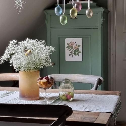 Посмотрите, как красив этот дом с зелёной мебелью. 08