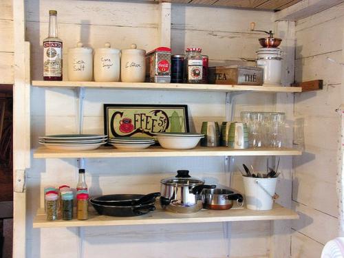 Открытые кухонные полки. 01