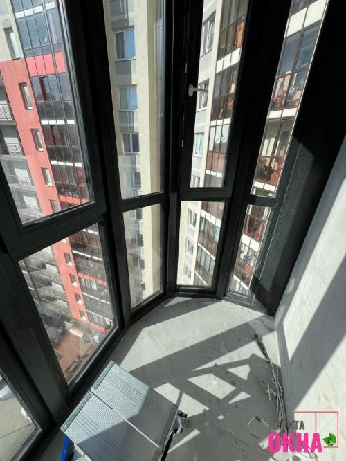 Холодное остекление заменили на тёплое и превратили балкон в часть квартиры. 04