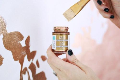 Чтобы сотворить красоту, нужны все лишь баночка золотой краски и немного фантазии. 03