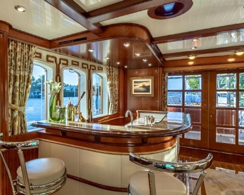 Суперяхта Nadan прямиком из Великого Гэтсби. 06