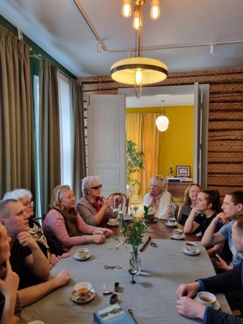 Настоящая дружба не имеет времени и границ. 05