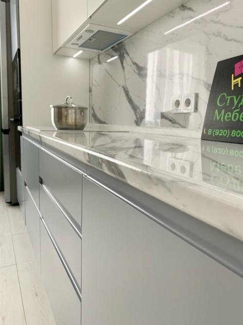 Правило 60%/30%/10%.  Акценты в дизайне нужно расставлять грамотно, иначе есть риск сделать кухню пестрой, но по-прежнему безликой. 07