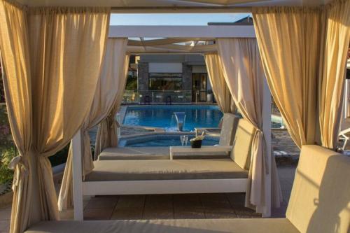 Отель дня?  Ультра современный Happy Cretan Suites 4 *? 03