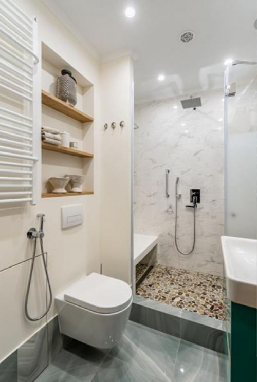 Интерьер совмещенного санузла в квартире - студии площадью 40 кв. 01