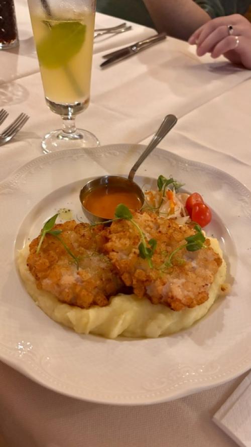 В Вологде очень советую посетить крайне аутентичный ресторан при гостинице Дом Купчихи Ершовой: восхитительный интерьер и изумительная кухня. 05