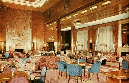 Пока лайнер со скростью 30 узлов двигался через океан пассажиры осваивали этот огромный плавучий город. 04