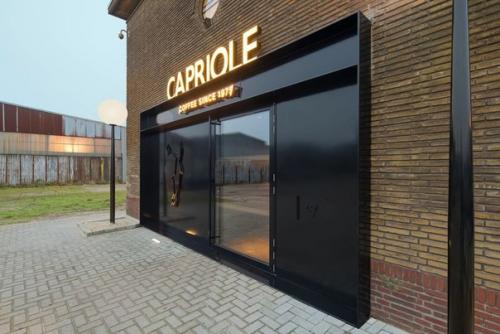 Часть 1. кафе и ресторан в здании старого завода в Гааге. 08