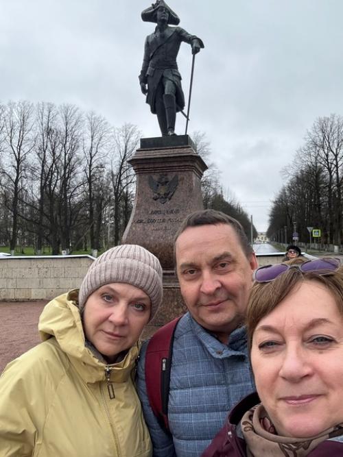 Восстановить большой гатчинский дворец из руин, оставленных в годы войны фашистами, удалось , внимание, только в 21 веке.