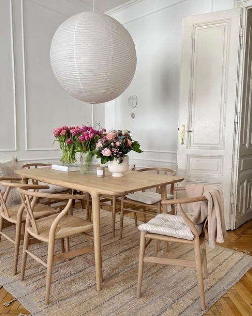 Каждый элемент этого интерьера напоминает о прошлом и создает особую атмосферу уюта. 03