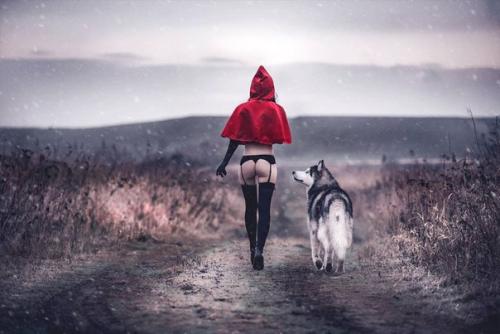 Красная шапочка.  Замок на холме стоял.