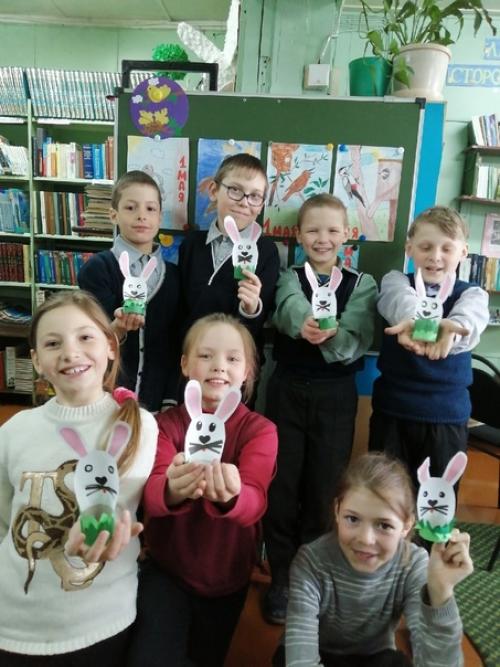 Кухня получилась очень стильной и бюджетной!  По меркам маленьких, достаточно просторная.  Весь ремонт сделан своими руками. 01