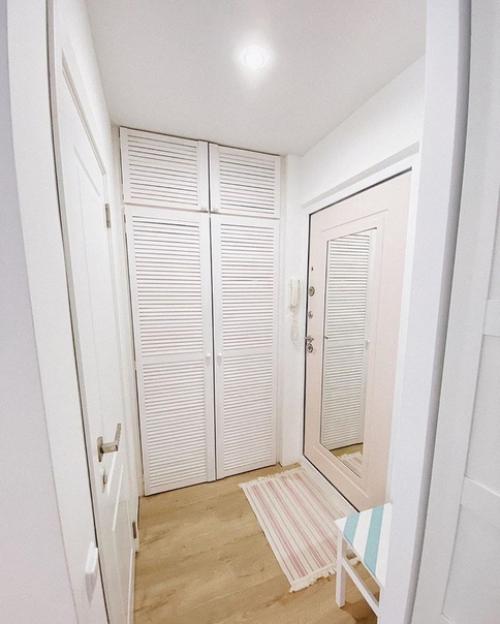 Такая светлая и теплая квартира очень уютно, согласны. 09