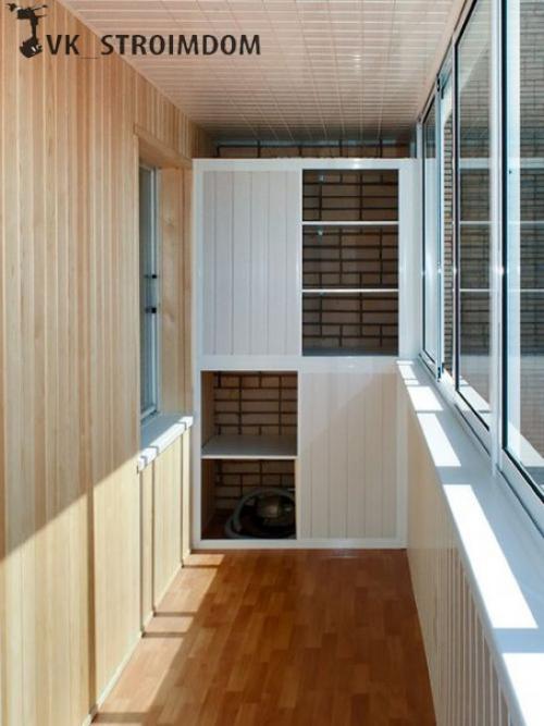 Шкафы на балкон в интерьере. 08