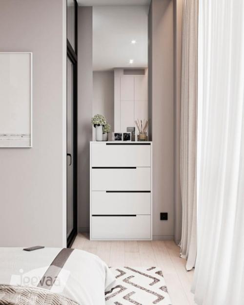 Интерьер небольшой спальни с высокими потолками. 03