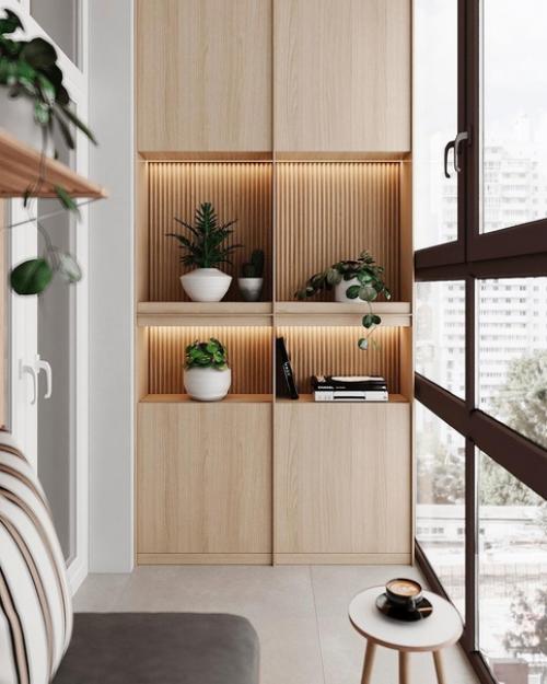 Замечательный интерьер лоджии в нейтральных тонах с местом для отдыха. 02