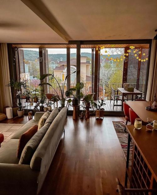 Просторная квартира. В тёплых оттенках. 03