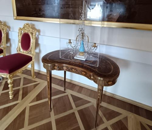 Восстановить большой гатчинский дворец из руин, оставленных в годы войны фашистами, удалось , внимание, только в 21 веке. 05