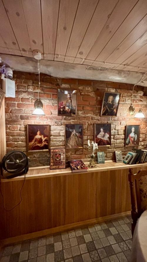 В Вологде очень советую посетить крайне аутентичный ресторан при гостинице Дом Купчихи Ершовой: восхитительный интерьер и изумительная кухня. 03