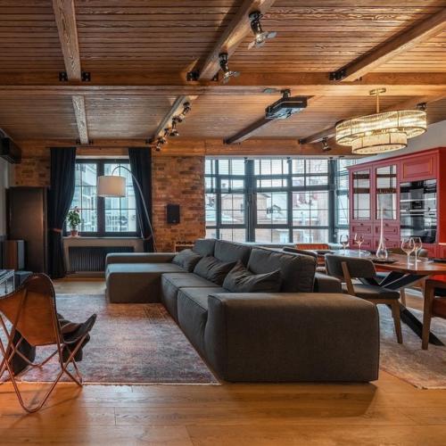 Интерьер кухни - гостиной в стиле лофт. 09