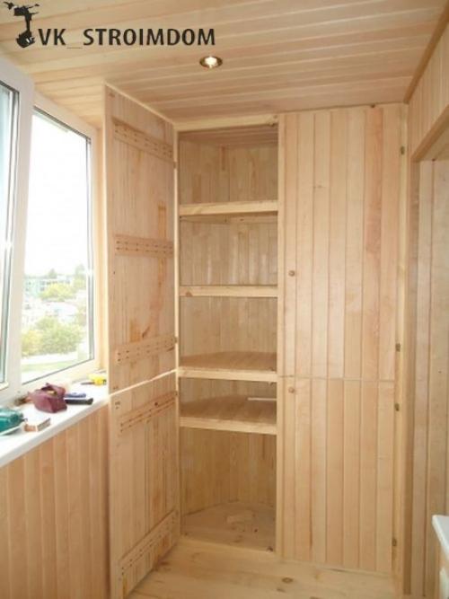 Шкафы на балкон в интерьере. 06