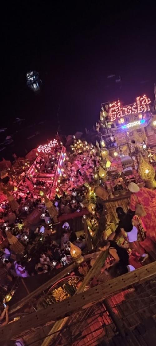 Farsha. Кафе бар фарша находится в районе хадаба на рифе рас ум Сид и считается самым живописным кафе в шарм эль шейхе. 02