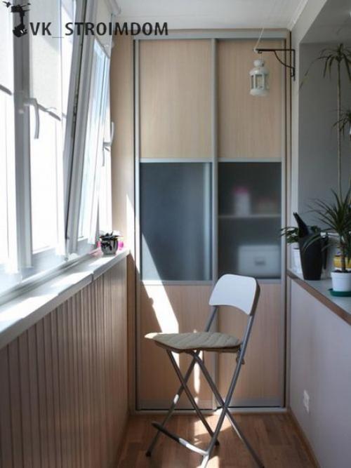 Шкафы на балкон в интерьере. 07