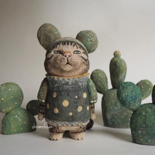 Сиро мофу (Shiro Mofu) вырезает из разных пород древесины чудесных котиков, каждого со своим характером. 06