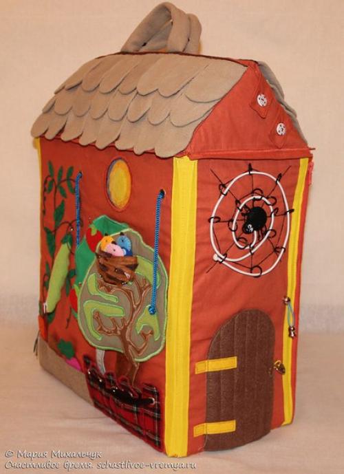 Кукольный домик с развивающими элементами - мечта для каждой девочки!  