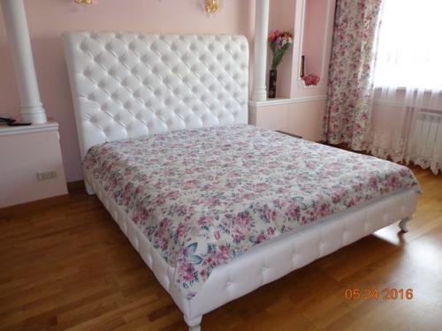 Красивая кровать Моника в классическом стиле от фабрики Sofi.