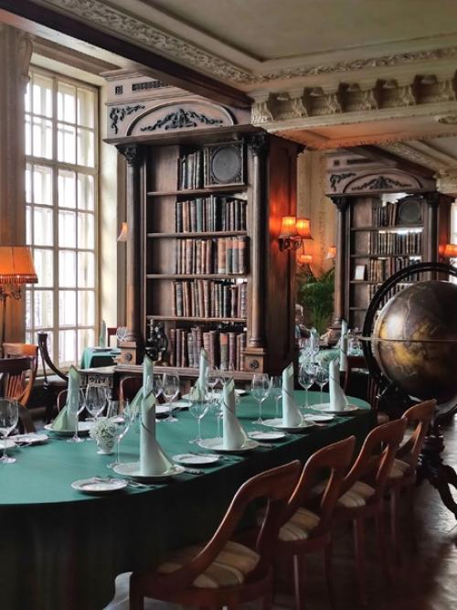 Ресторан Пушкин открылся в 1999 году. 01