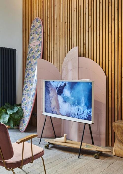 Для скандинавов очень важно, чтобы телевизор вписывался в стиль дома наравне с остальным интерьером. 01