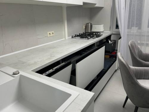 Белую кухни - заветная мечта практически для любой хозяйки иметь. 06