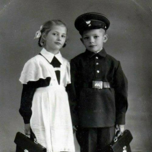 Знаете ли вы, что школьная форма, введённая в Ссср в 1949 году при Сталине, шилась из роскошного материала? 01
