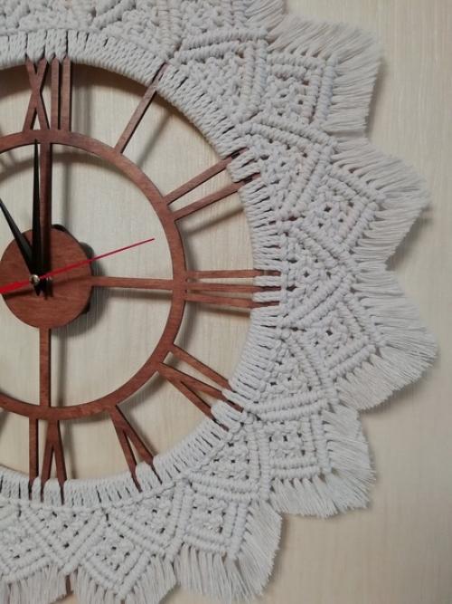 Классные, эффектные, но в то же время очень простые в исполнении часы. 01