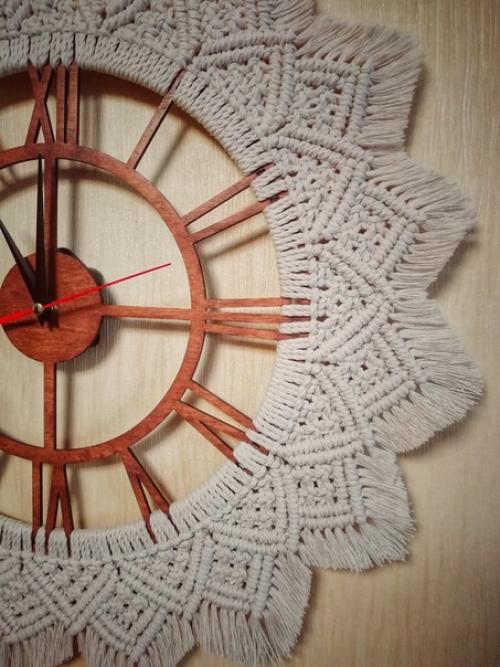 Классные, эффектные, но в то же время очень простые в исполнении часы. 04