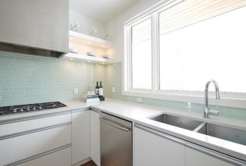 Стеклянная плитка в интерьере кухни и ванной! 08