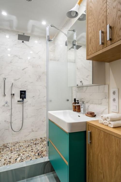 Интерьер совмещенного санузла в квартире - студии площадью 40 кв. 02