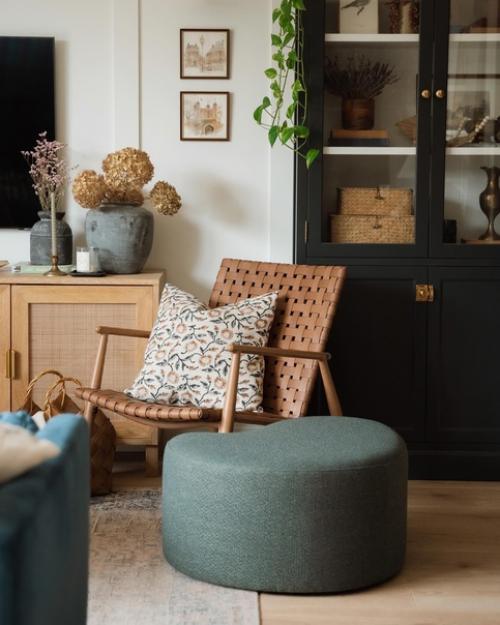 Интерьер этого дома буквально купается в естественном свете, создавая невероятно уютную атмосферу. 07