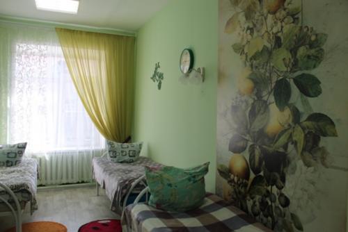 Мы постоянно работаем над созданием уютной и комфортной атмосферы в жилых комнатах наших проживающих.