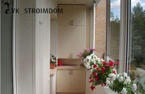 Шкафы на балкон в интерьере. 05