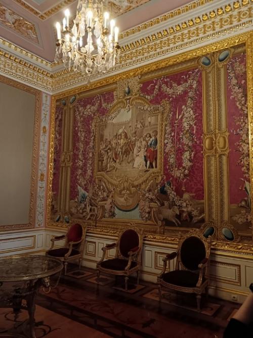 Восстановить большой гатчинский дворец из руин, оставленных в годы войны фашистами, удалось , внимание, только в 21 веке. 02