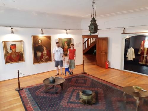 На второй день мы пошли во дворец (конак) княгини любовицы. 01