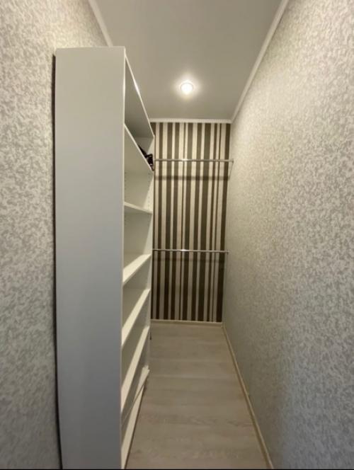 С 12 июня сдаётся евродвушка ( кухня соединенная с гостиной), спальня, гардеробная. 04