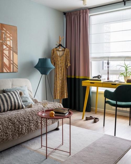 Автор этого незаурядного и насыщенного цветами интерьера - дизайнер Дарья Власова. 04