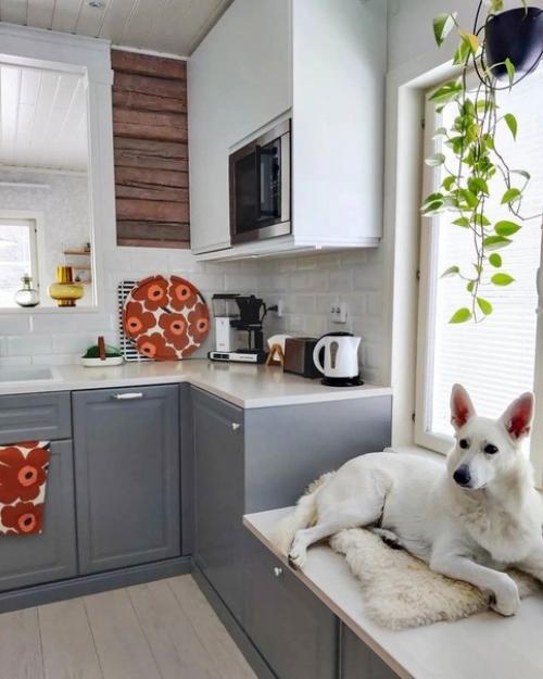 Серая кухня прекрасна тем, что может отражать элегантность и придавать интерьеру современный и стильный вид. 01