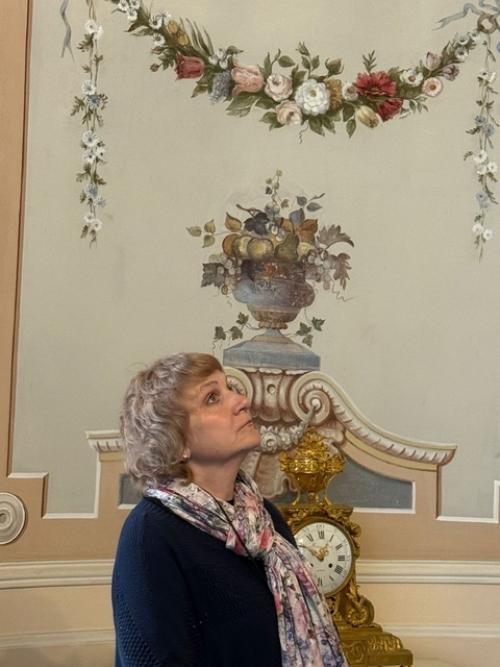 Восстановить большой гатчинский дворец из руин, оставленных в годы войны фашистами, удалось , внимание, только в 21 веке. 08