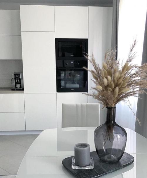 Просторная квартира. В светлых оттенках. 02