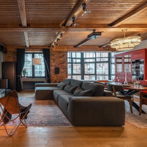 Интерьер кухни - гостиной в стиле лофт. 09