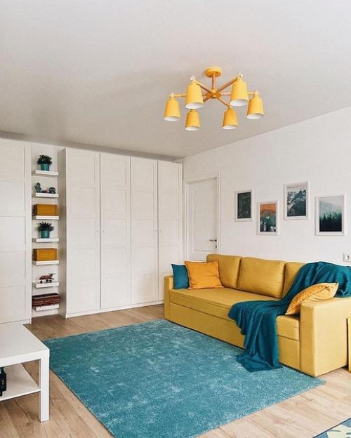 Такая светлая и теплая квартира очень уютно, согласны. 05